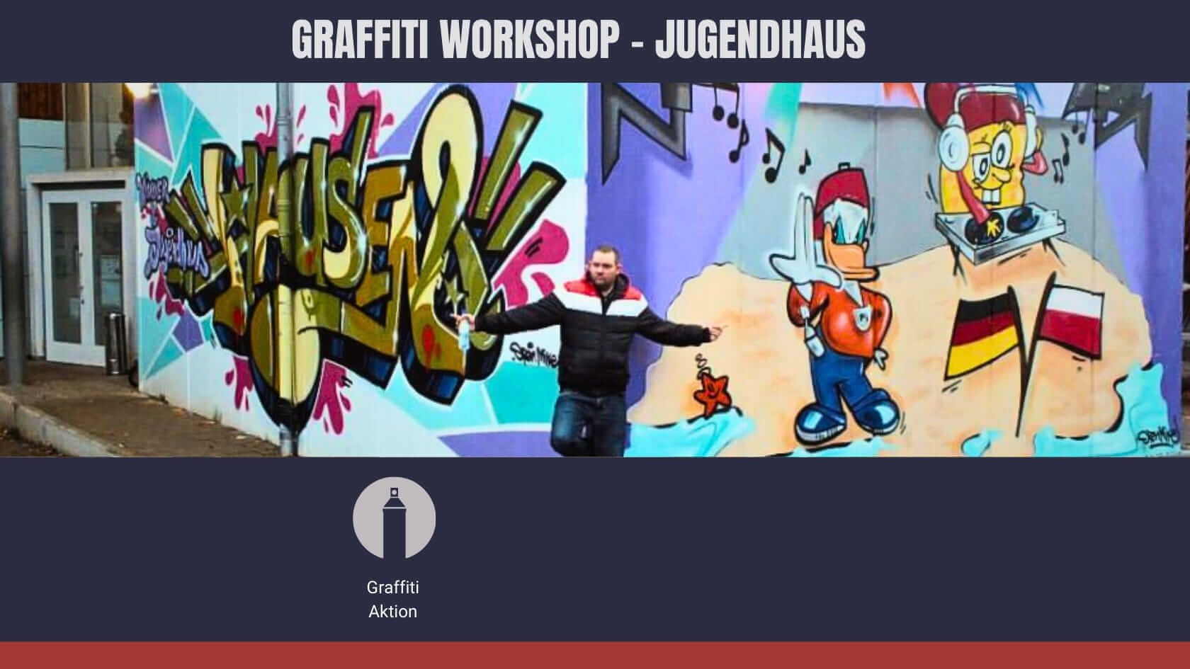 Graffiti Coach Open Mike vor dem fertigen Jugendhaus-Graffiti in Stuttgart-Hausen – entstanden im zweitägigen Basis-Workshop mit Jugendlichen und Urban Art.
