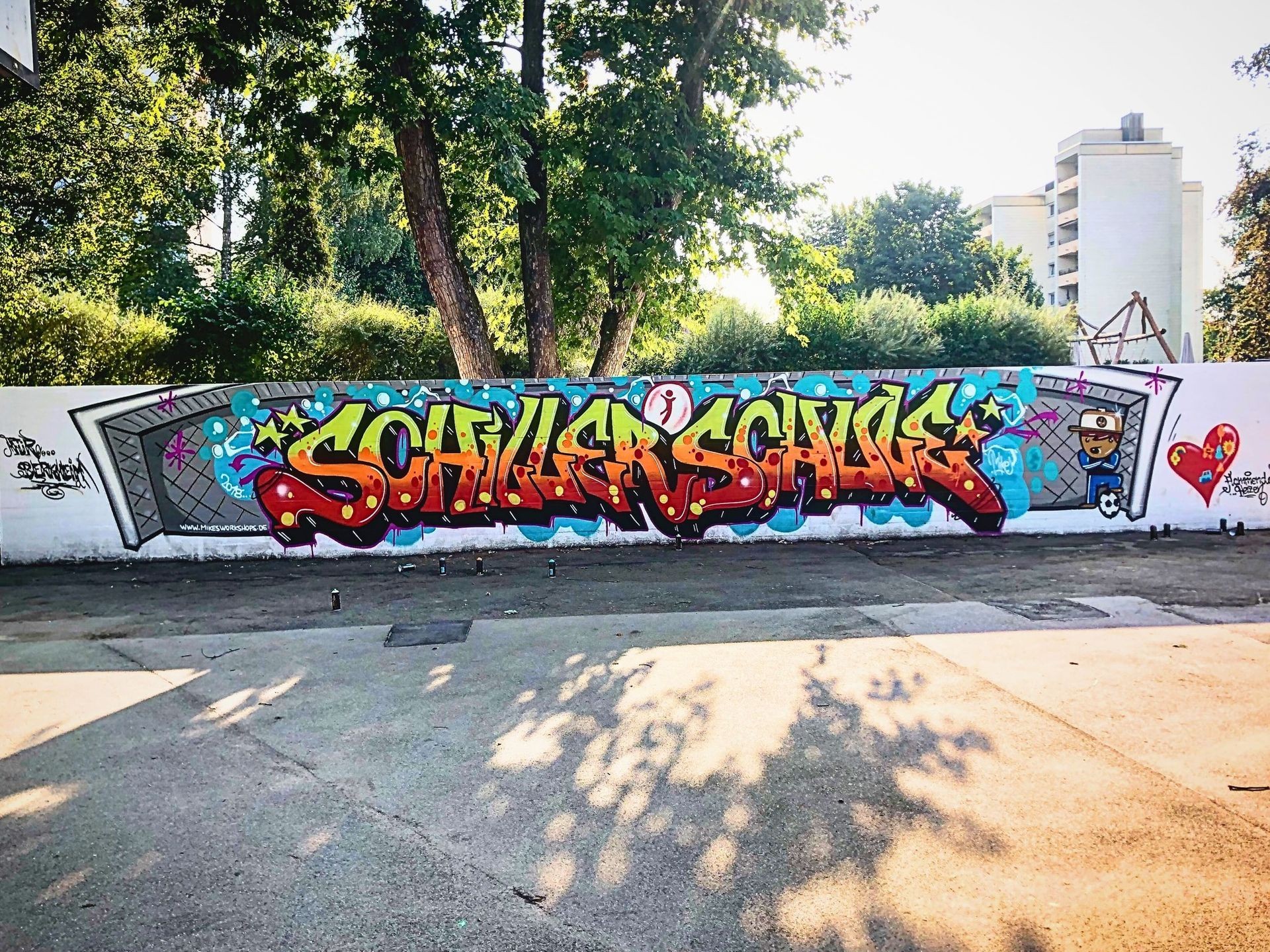 Graffiti Workshop Schillerschule Esslingen – Torwart-Mural im Pausenhof